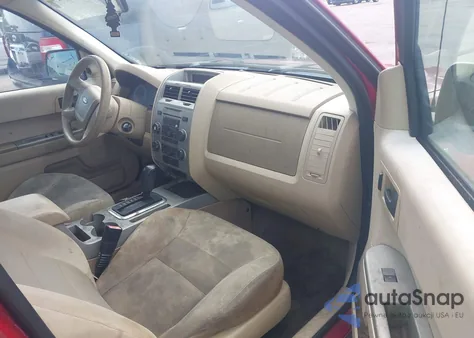 2008 Ford Escape Xlt z USA, uszkodzony, nr VIN 1FMCU03168KA88229